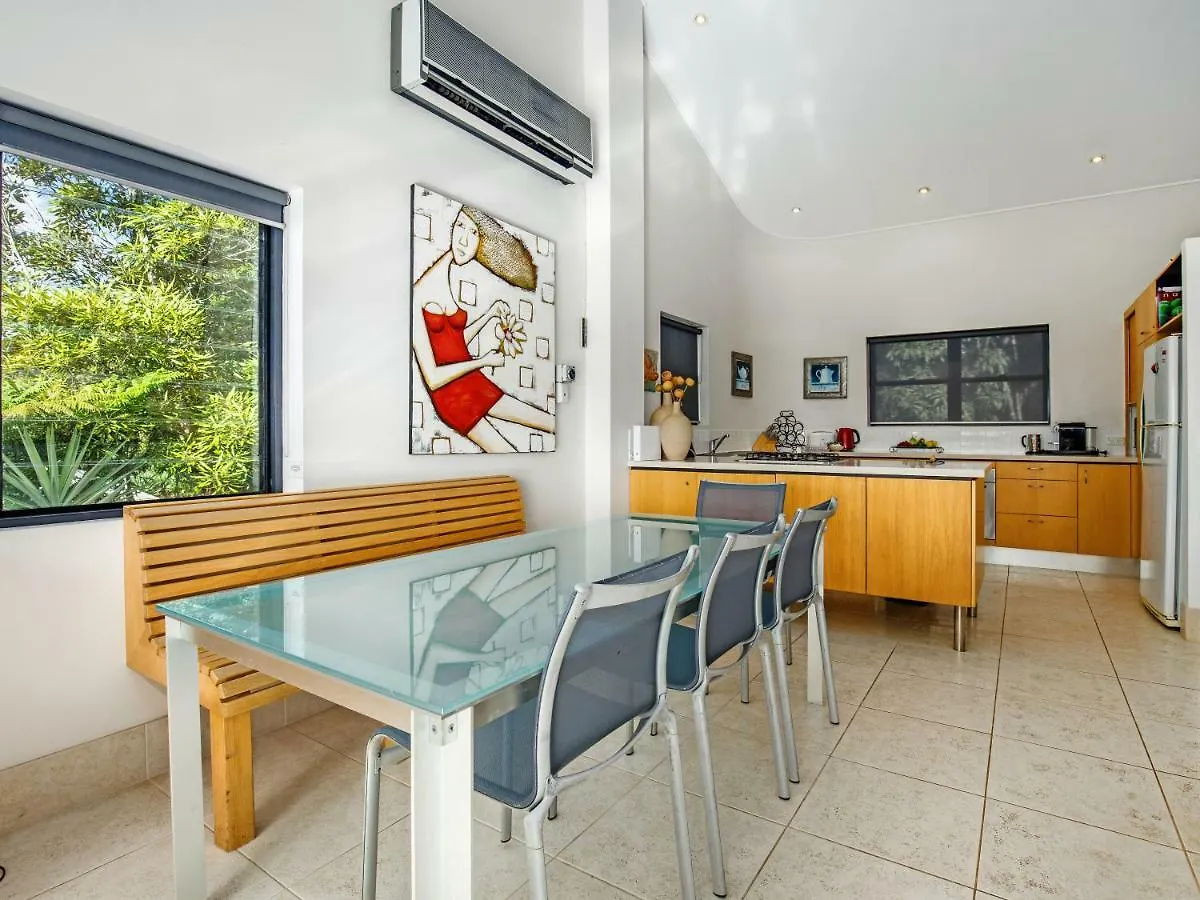 A Little Cove Treasure, Noosa Heads Apartment 0*,